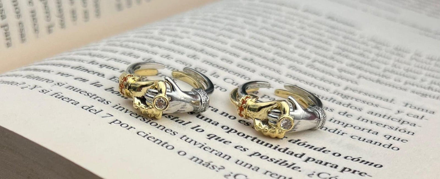 Anillo Manos Entrelazados
